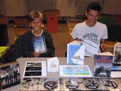 Derdes actief met boeken Derdes actief met boeken