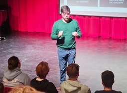 Eerstes smullen van jeugdauteur Luc Descamps