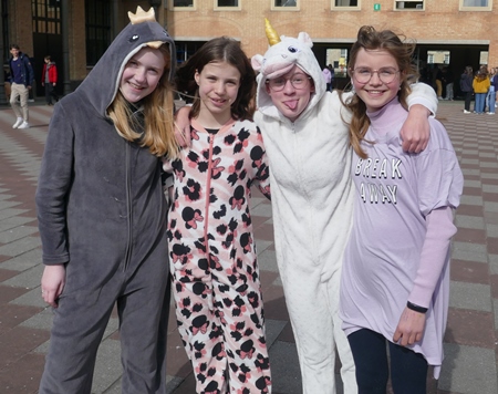 In pyjama naar school