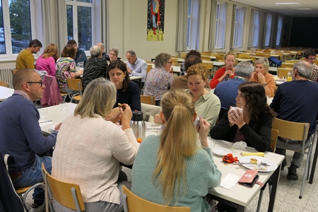 Ouderraad trakteert met lekker ontbijt