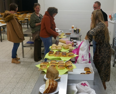 Ouders verwennen leerkrachten met ontbijt