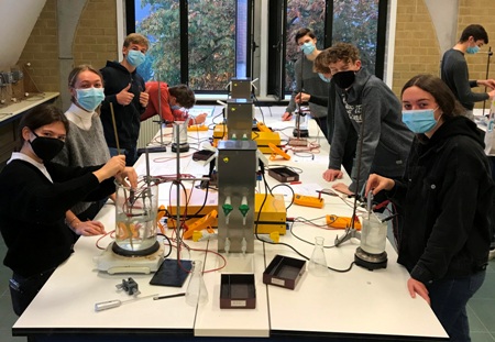 Practicum over invloed van temperatuur op weerstand Practicum over invloed van temperatuur op weerstand