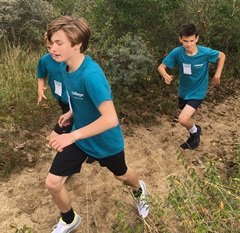 Veldlopers trotseren wind, regen en duinen Veldlopers trotseren wind, regen en duinen