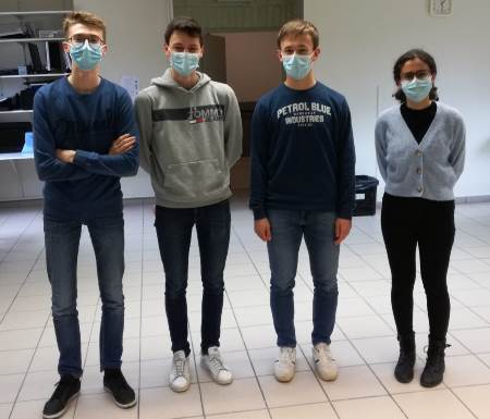 Vier fysicakraks op een rij! Vier fysicakraks op een rij!