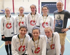 Zilver voor minivoetbalmeisjes Zilver voor minivoetbalmeisjes